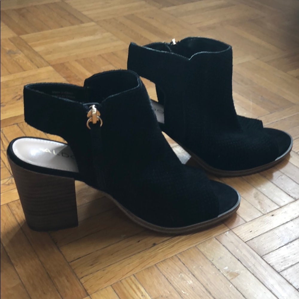 Black Aldo suede peep toe booties